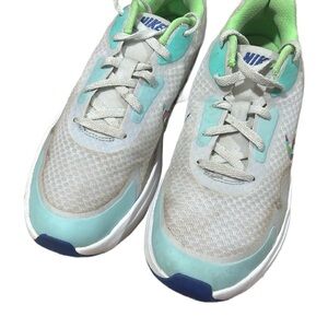 Nike girls sneakers size 6 GUC